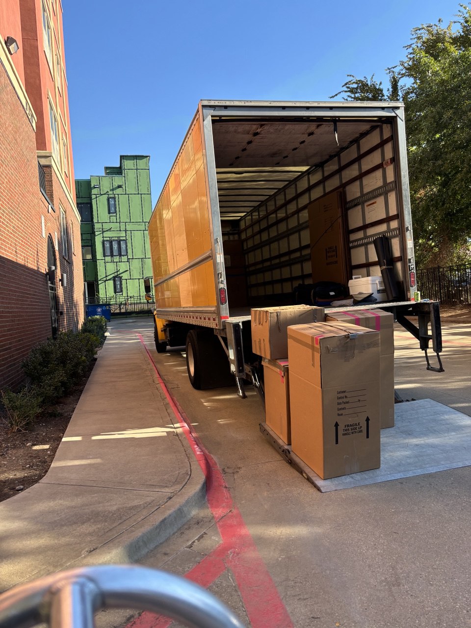 Commercial moving services at an apartment complex